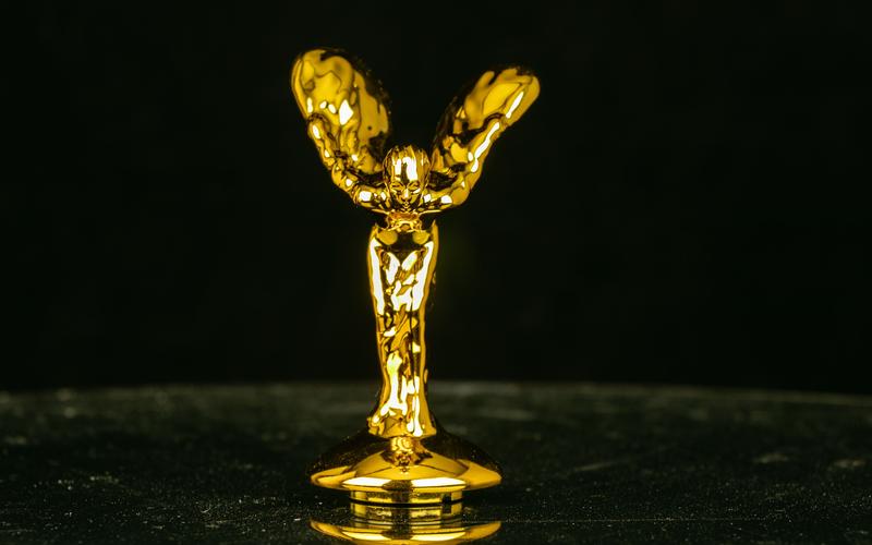 劳斯莱斯车标志,劳斯莱斯车标志小金人多少钱