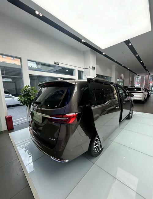 男人为什么喜欢开gl8(gl8与a6 谁更有面子)