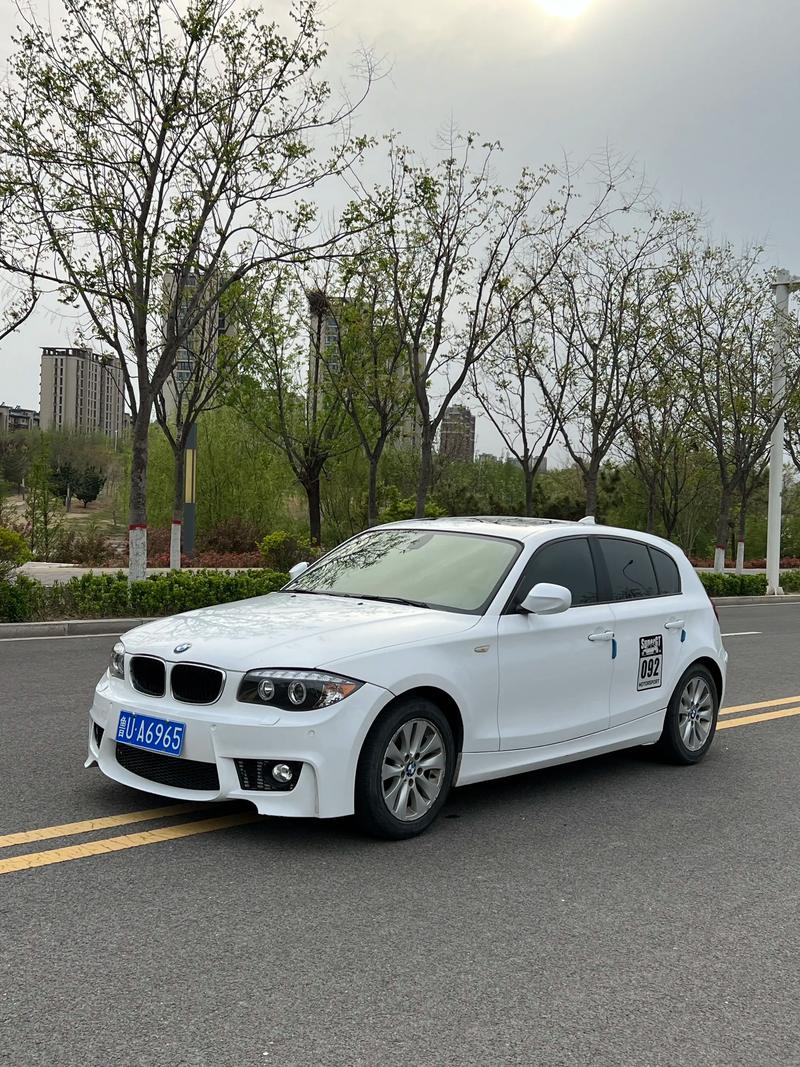 宝马120两厢版,宝马120i两箱报价及图片