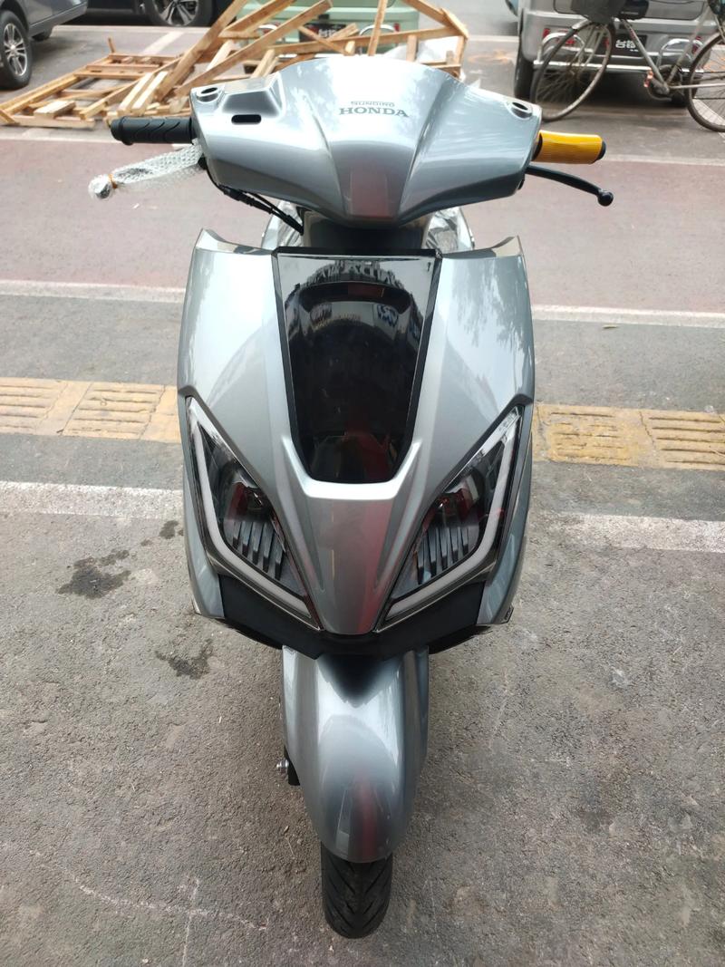 新大洲本田8000左右的摩托车／新大洲本田5000左右的踏板车