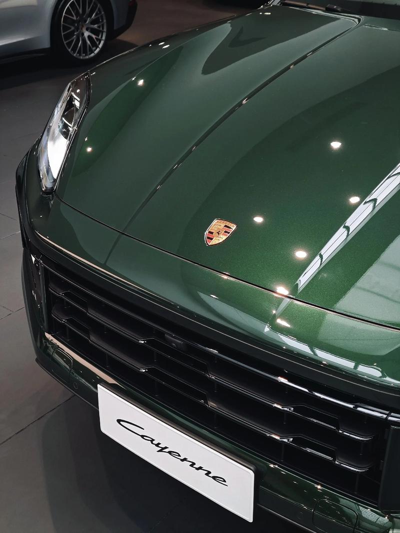 保时捷卡宴什么颜色好看,保时捷卡宴哪个颜色