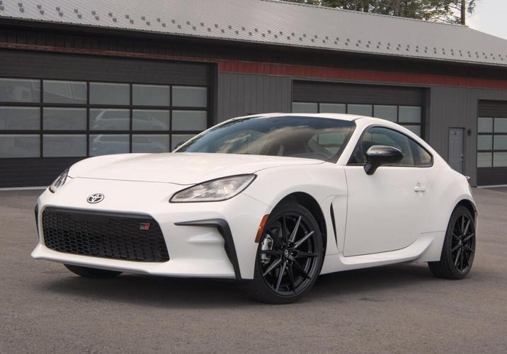 丰田86适合家用吗/买丰田86适合跑长途吗