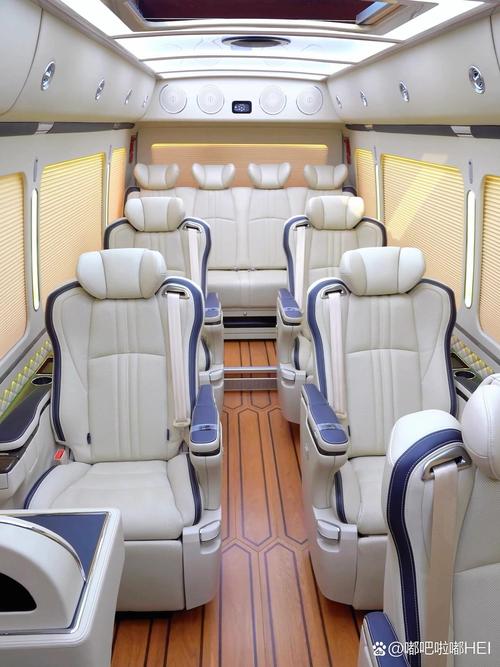 【考斯特豪华商务车12座,考斯特豪华商务车12座图片】